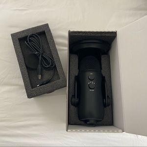 2021 Blue Yeti Microphone - Blackout